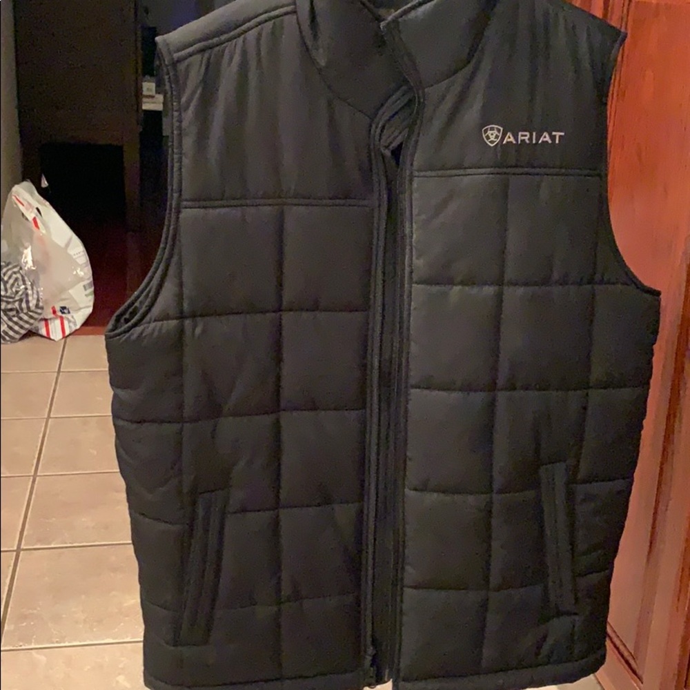 Ariat Like New Men’s Insulated Vest Size L
